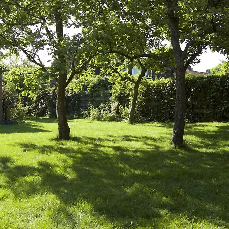 Enticing Holiday In With Garden בית נופש