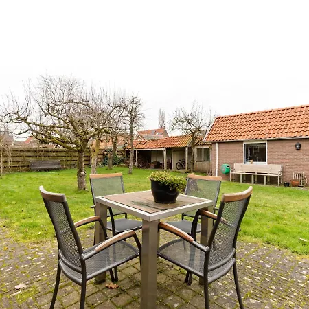 Enticing Holiday In With Garden בית נופש